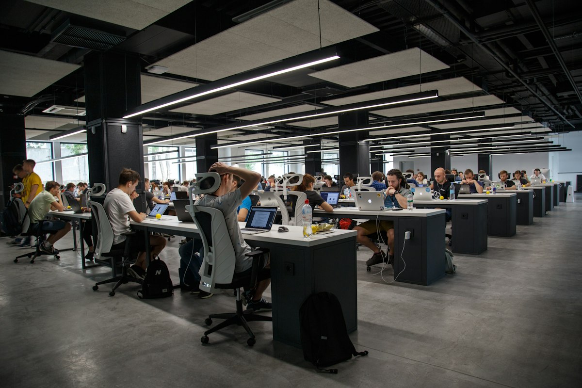 千问和通义千问的关系